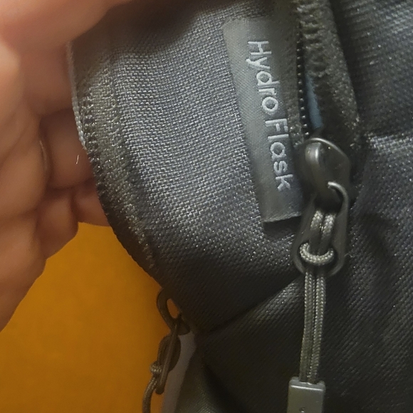 Hydro flask backpack - Picture 3 of 5